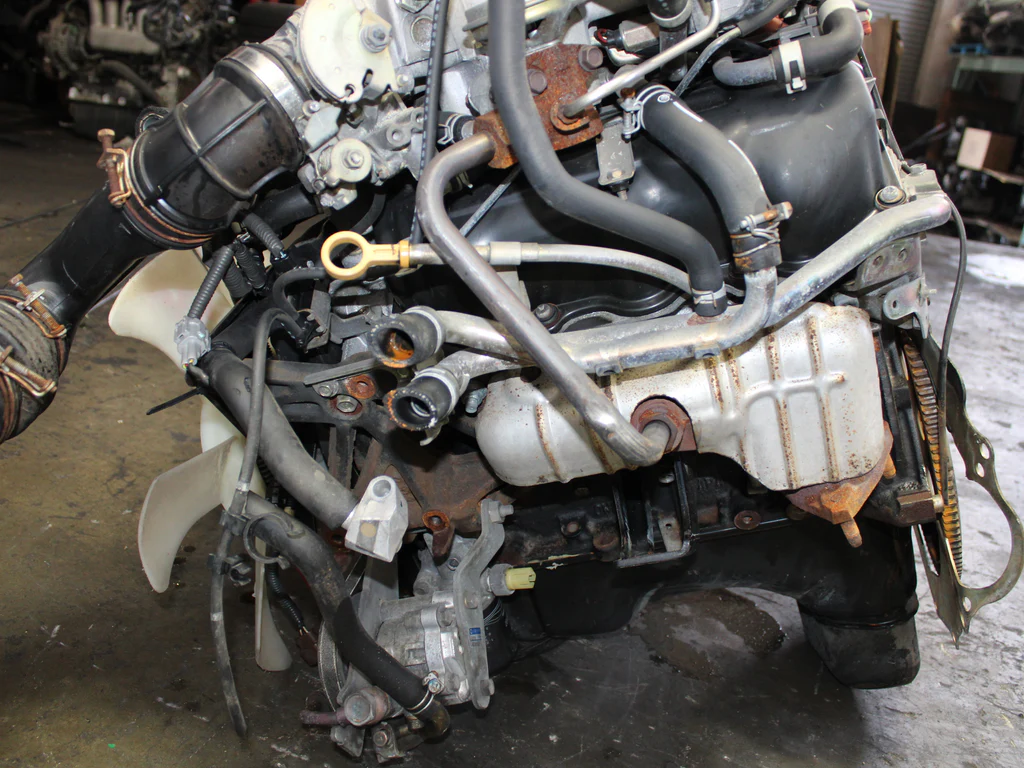 JDM 1996-2004 Nissan Pathfinder, Xterra Motor VG33 3.3L 6 Cyl Engine - Image 4